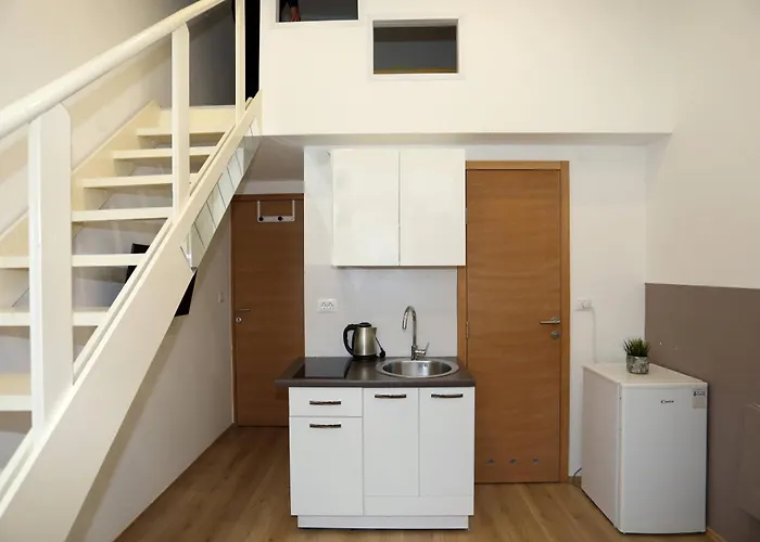 Pucee Downtown * פולה