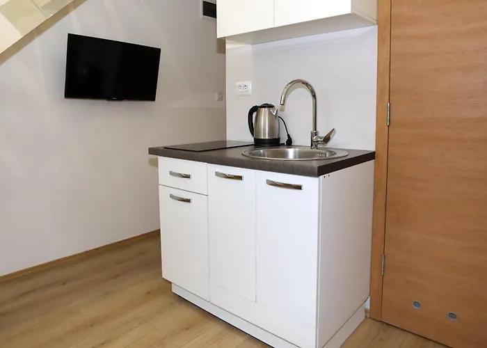 Pucee Downtown * פולה